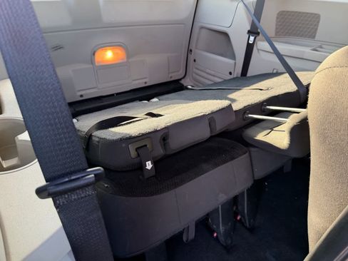 Used 2018 Dodge Grand Caravan SE w/ UConnect Hands-Free Group image 13