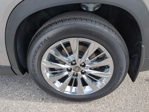 Used 2025 Toyota Grand Highlander AWD image 34