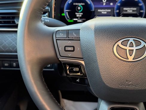 Used 2025 Toyota Camry XLE w/ Premium Package image 12