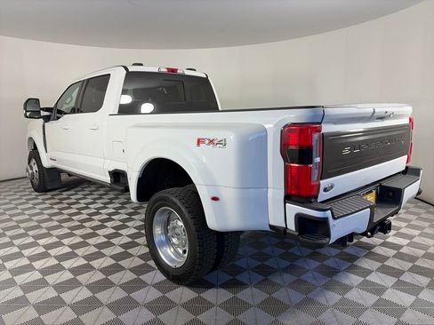 Certified 2025 Ford F450 Platinum w/ FX4 Off-Road Package image 5