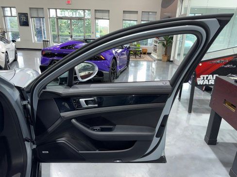 Used 2018 Porsche Panamera RWD image 68