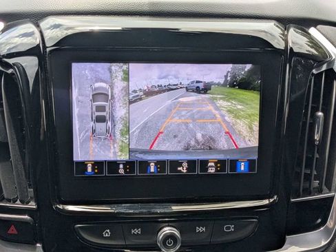Used 2023 Chevrolet Traverse Premier FWD image 32