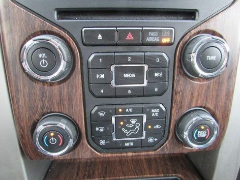 Used 2014 Ford F150 Lariat w/ Equipment Group 502A Luxury AWD/4WD image 19
