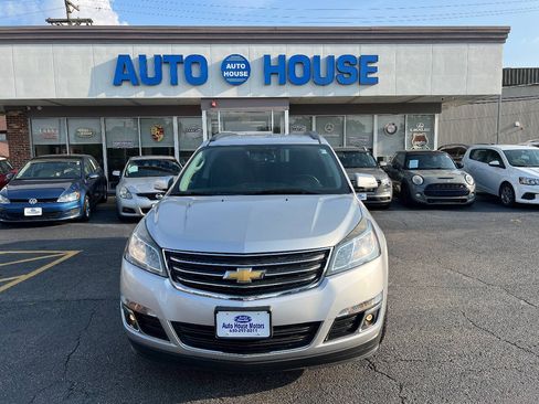 Used 2014 Chevrolet Traverse LT FWD image 2