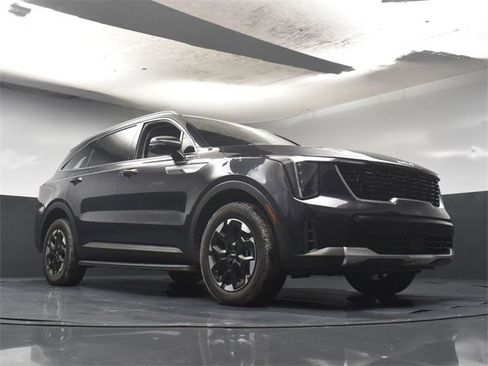 Certified 2025 Kia Sorento S w/ Panoramic Sunroof Package image 32