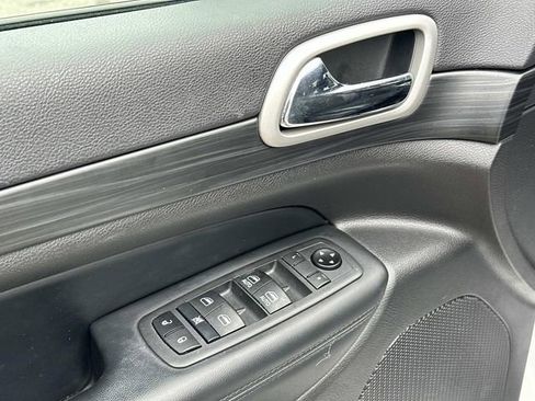Used 2020 Jeep Grand Cherokee Altitude AWD/4WD image 17