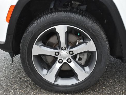 Used 2023 Jeep Grand Cherokee L Limited image 10