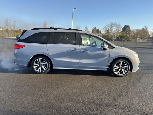 Used 2023 Honda Odyssey Touring image 7