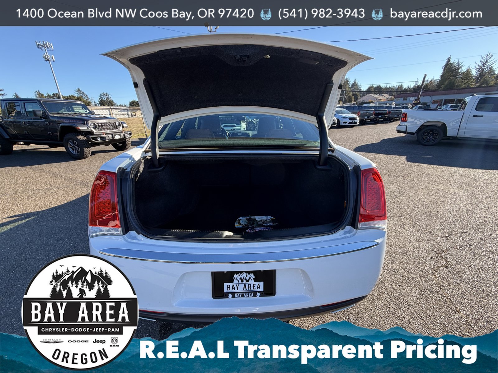 Used 2019 Chrysler 300 Limited w/ Light Group RWD image 28