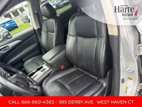 Used 2020 Nissan Pathfinder SL AWD/4WD image 18