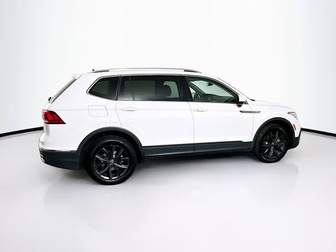Used 2024 Volkswagen Tiguan SE image 10