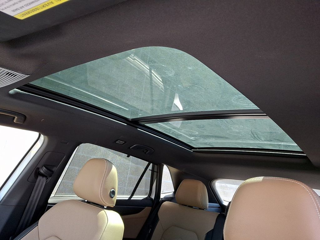 Certified 2025 Volkswagen Atlas Cross Sport SE w/ Panoramic Sunroof Package AWD/4WD image 14