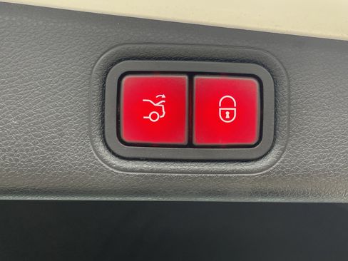 Certified 2022 Mercedes-Benz E 450 4MATIC Sedan image 11