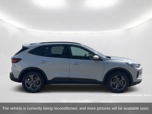 Used 2025 Ford Escape ST-Line Select AWD/4WD image 4