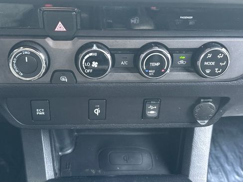 Used 2017 Toyota Tacoma TRD Off-Road w/ Tow Package (A/T) image 12