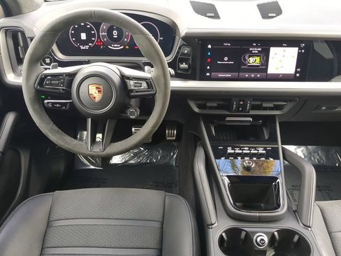Used 2025 Porsche Cayenne GTS AWD/4WD image 13