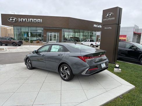 New 2026 Hyundai Elantra Limited FWD image 3