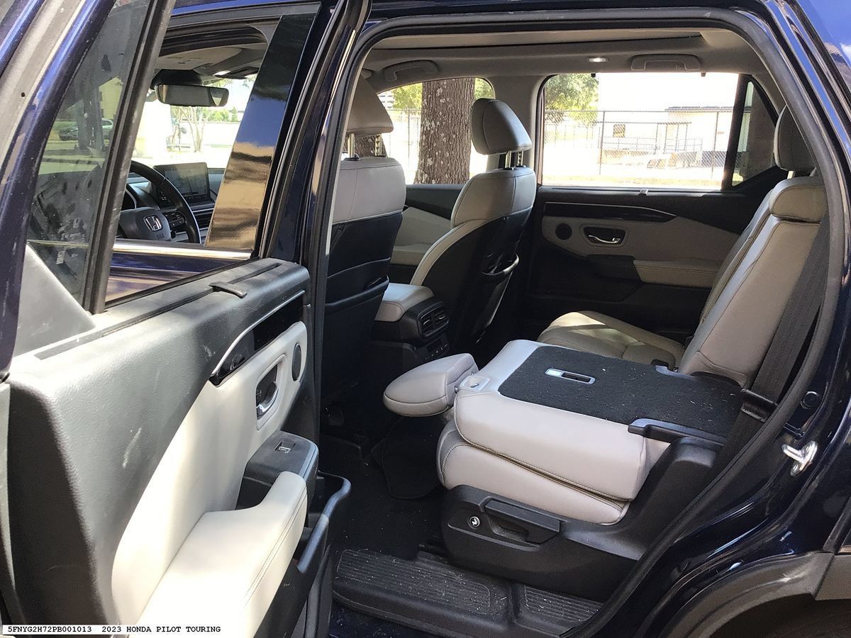 Used 2023 Honda Pilot Touring image 9