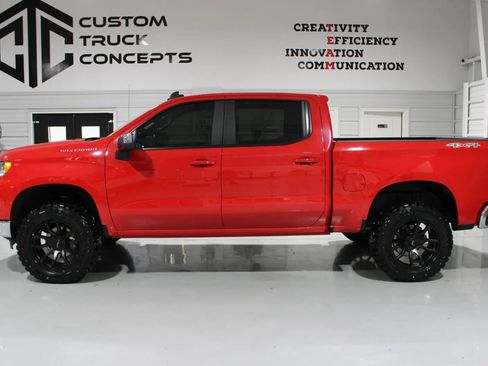 Used 2025 Chevrolet Silverado 1500 LT AWD/4WD image 4