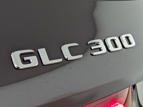 Used 2022 Mercedes-Benz GLC 300 4MATIC image 24