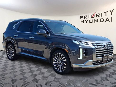 Used 2024 Hyundai Palisade Calligraphy image 3