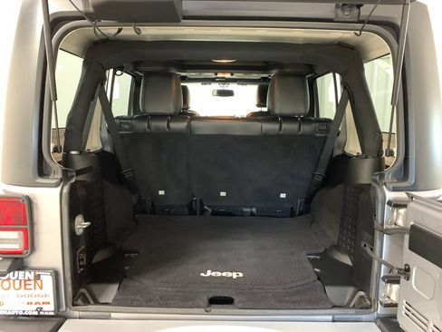 Used 2015 Jeep Wrangler Unlimited Sahara w/ Connectivity Group AWD/4WD image 21