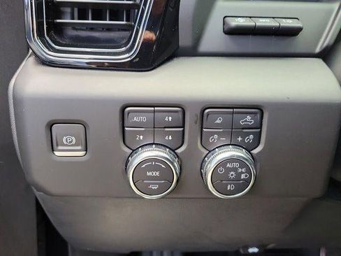 Used 2023 GMC Sierra 1500 AT4 w/ AT4 Premium Package image 7