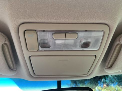 Used 2000 Toyota Avalon XLS image 39