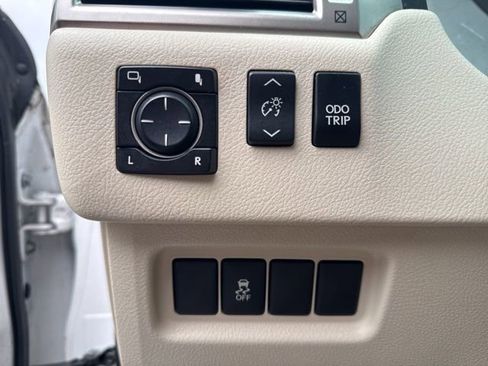 Used 2010 Lexus GX 460 image 16