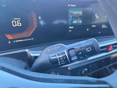 Certified 2025 Kia Sorento LX image 24