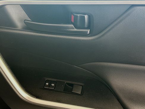 Certified 2025 Toyota RAV4 LE FWD image 28