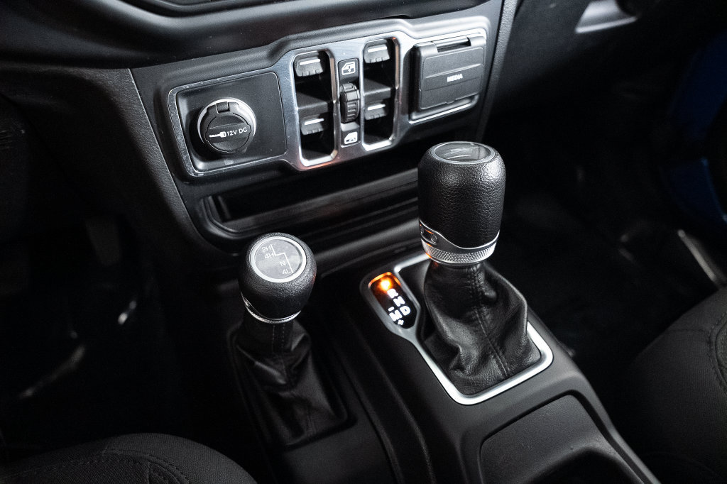 Used 2023 Jeep Gladiator Sport AWD/4WD image 35