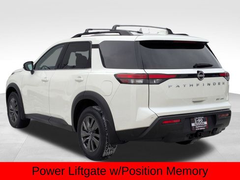 Used 2022 Nissan Pathfinder SV w/ SV Premium Package image 8