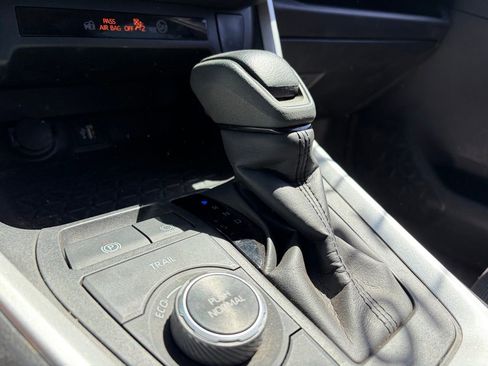 Used 2024 Toyota RAV4 LE AWD/4WD image 9