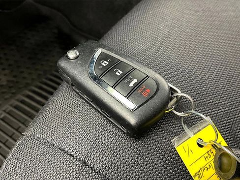 Used 2025 Toyota Corolla LE image 11