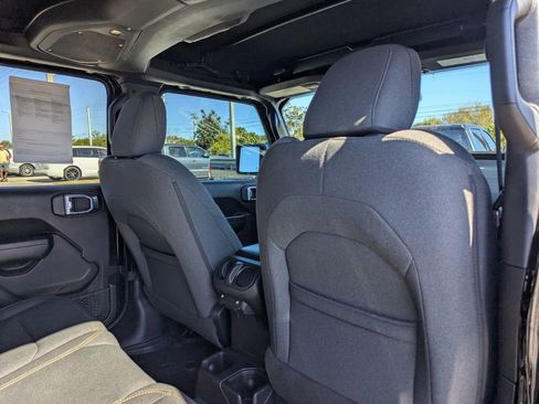 Used 2024 Jeep Wrangler Willys image 12