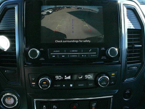 Used 2024 Nissan Titan SV w/ SV Convenience Package image 18