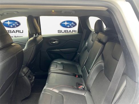 Used 2020 Jeep Cherokee Trailhawk image 10