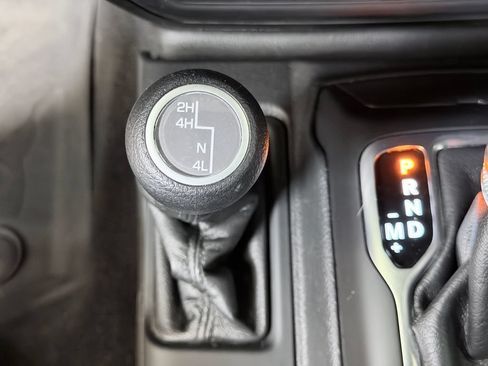 Used 2023 Jeep Wrangler Unlimited Sport AWD/4WD image 39