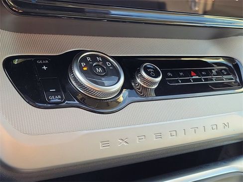 Certified 2025 Ford Expedition Active image 11
