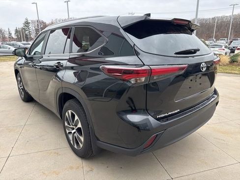 Used 2025 Toyota Highlander XLE image 6