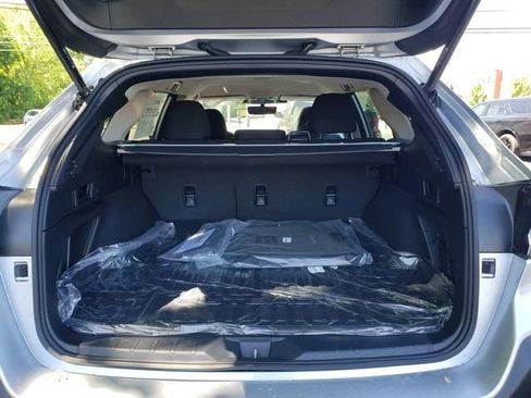 Used 2025 Subaru Outback Premium image 5