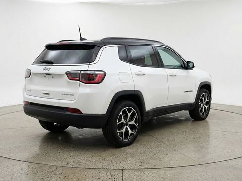 Used 2025 Jeep Compass Limited image 9