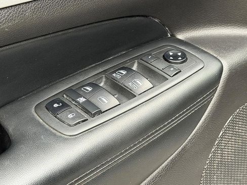 Used 2021 Jeep Grand Cherokee Laredo X image 21