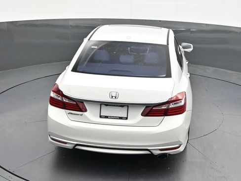 Used 2017 Honda Accord EX image 19