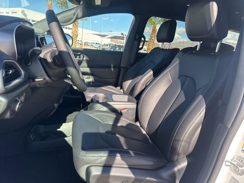 New 2026 Chrysler Pacifica Select FWD image 19