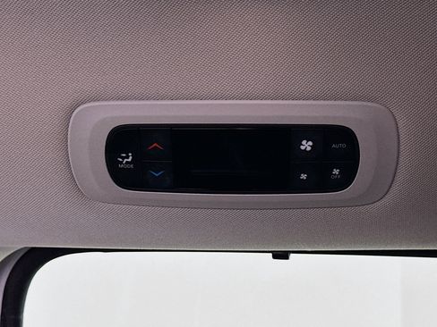 Used 2024 Chrysler Pacifica Touring-L image 25