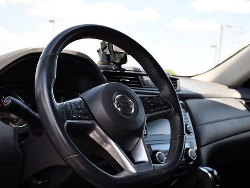 Used 2018 Nissan Rogue SV FWD image 13