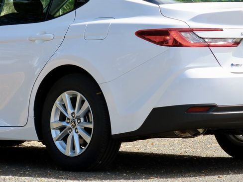 Used 2025 Toyota Camry LE FWD image 8