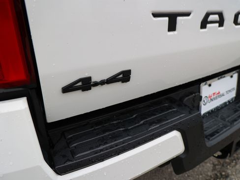 Certified 2024 Toyota Tacoma TRD Off-Road AWD/4WD image 15